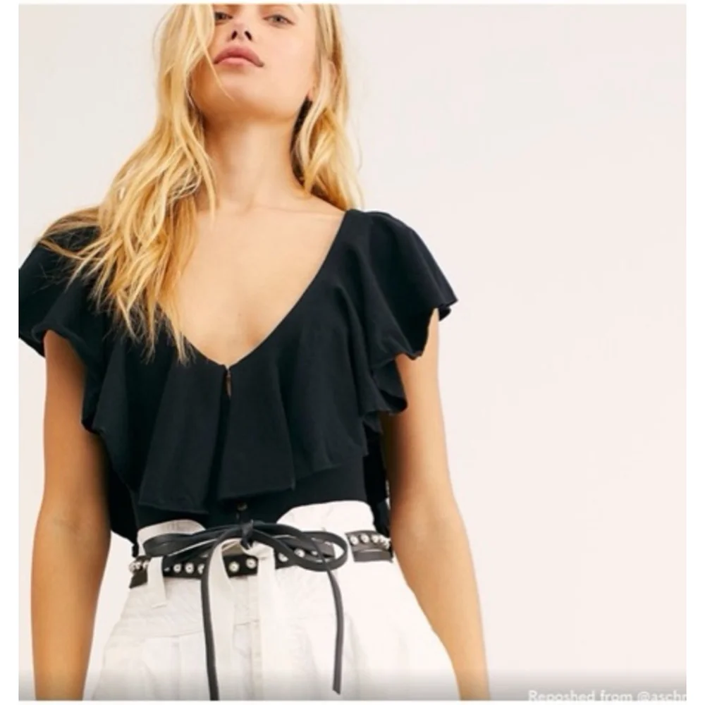 Women's Free People Black Ruffle V-Neck Bodysuit M - Picture 3 of 3